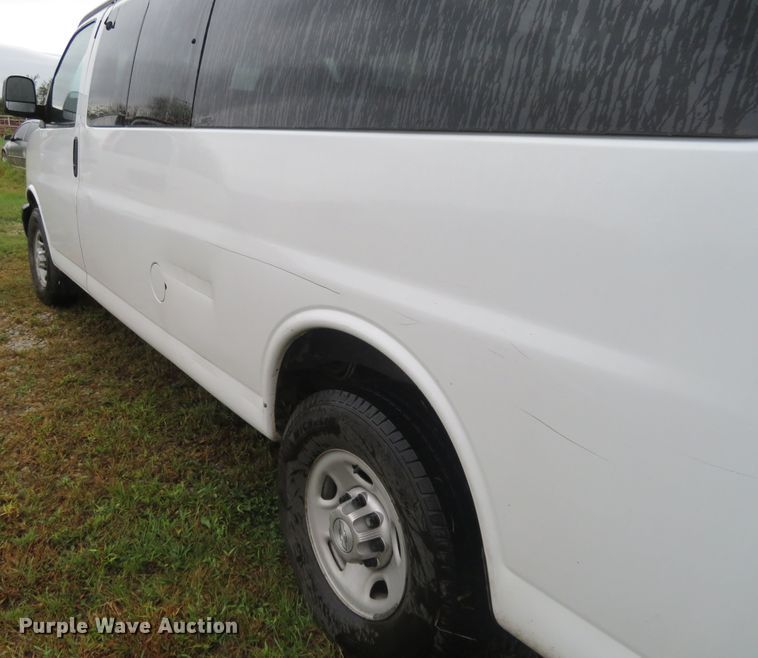 image for item DC1417 2015 Chevrolet Express 3500 van