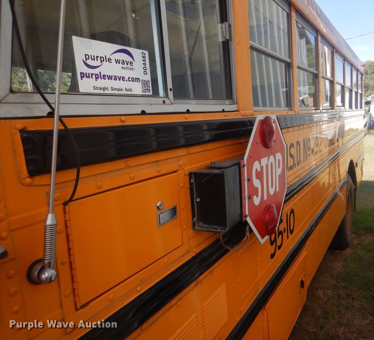 image for item DD4482 1995 International 3800 AmTran school bus