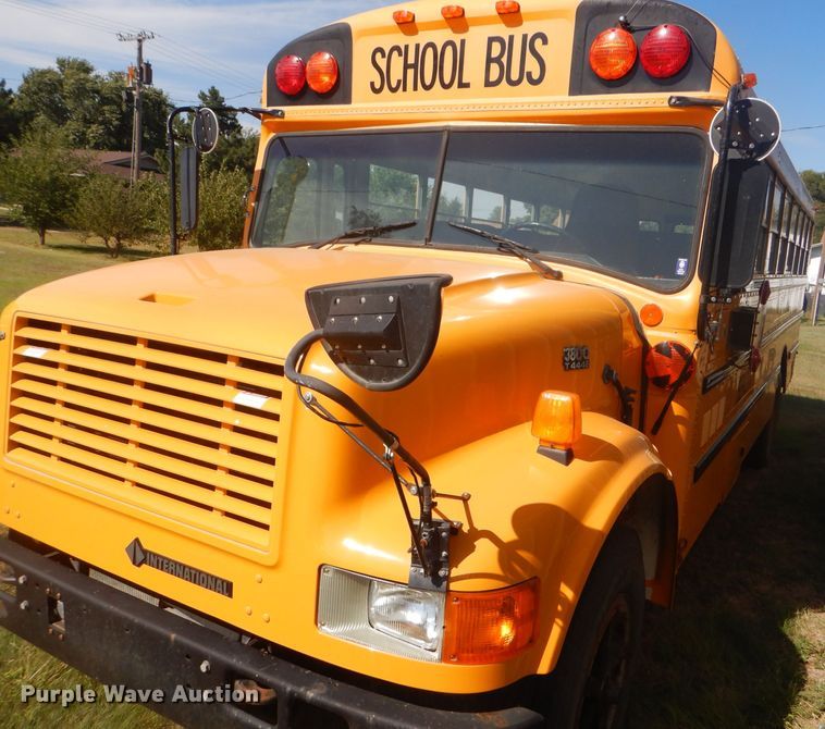 image for item DD4482 1995 International 3800 AmTran school bus