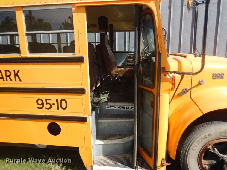 image for item DD4482 1995 International 3800 AmTran school bus