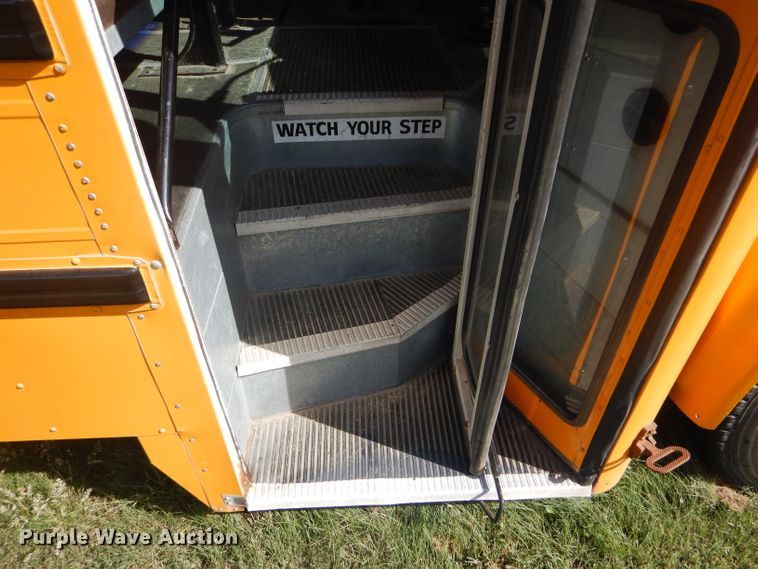 image for item DD4482 1995 International 3800 AmTran school bus