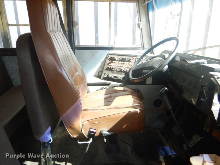 image for item DD4482 1995 International 3800 AmTran school bus