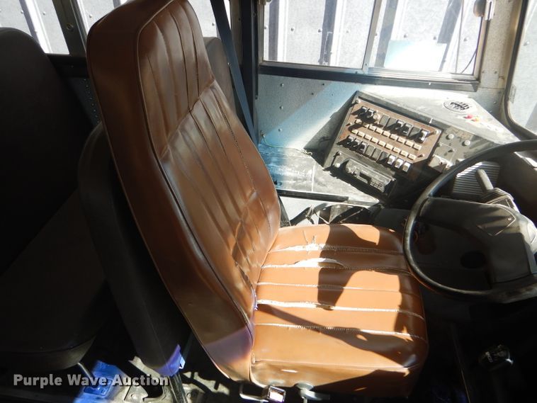 image for item DD4482 1995 International 3800 AmTran school bus