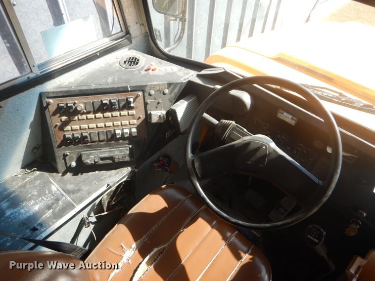 image for item DD4482 1995 International 3800 AmTran school bus