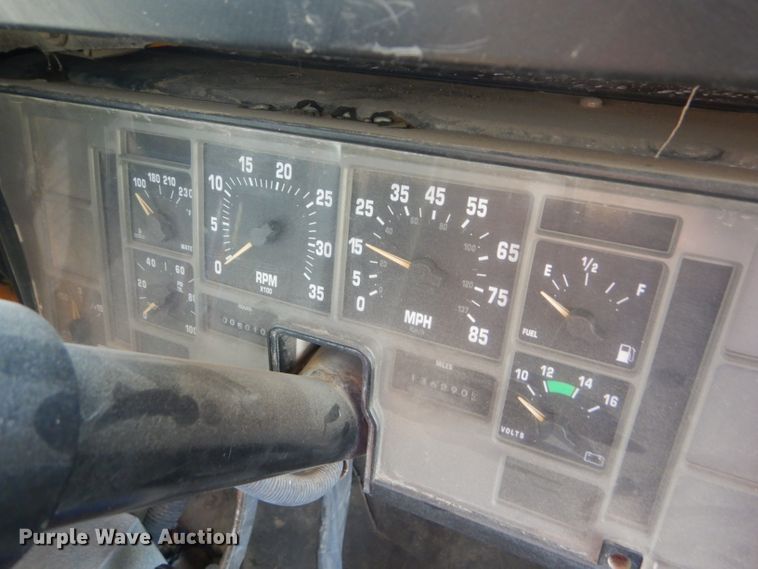 image for item DD4482 1995 International 3800 AmTran school bus