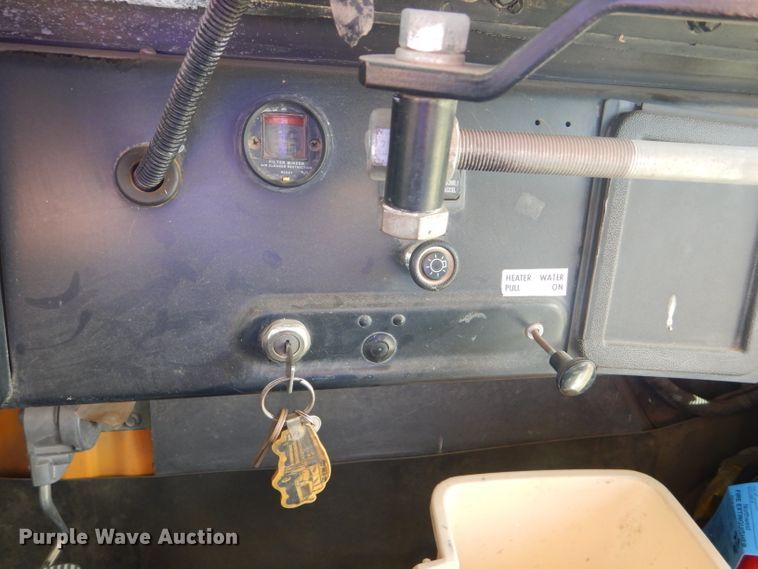 image for item DD4482 1995 International 3800 AmTran school bus