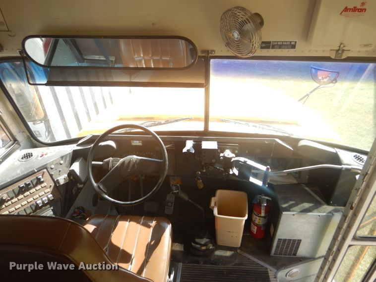 image for item DD4482 1995 International 3800 AmTran school bus