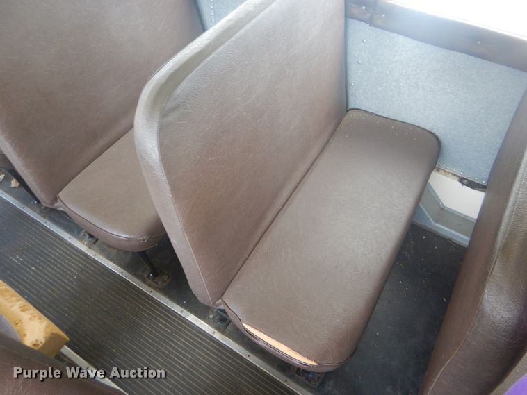 image for item DD4482 1995 International 3800 AmTran school bus