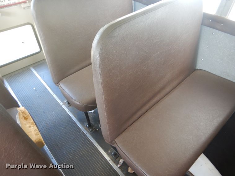 image for item DD4482 1995 International 3800 AmTran school bus