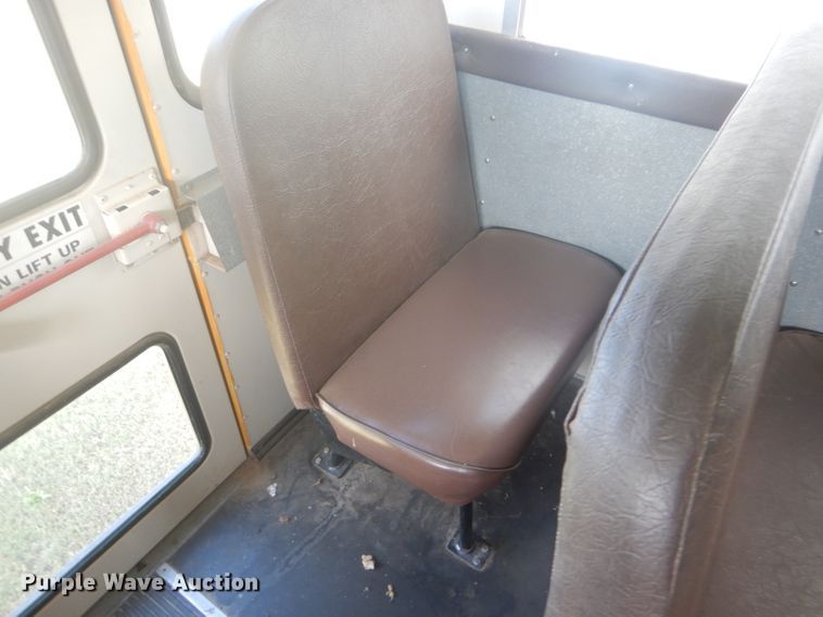 image for item DD4482 1995 International 3800 AmTran school bus