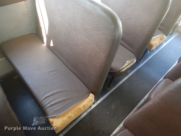 image for item DD4482 1995 International 3800 AmTran school bus