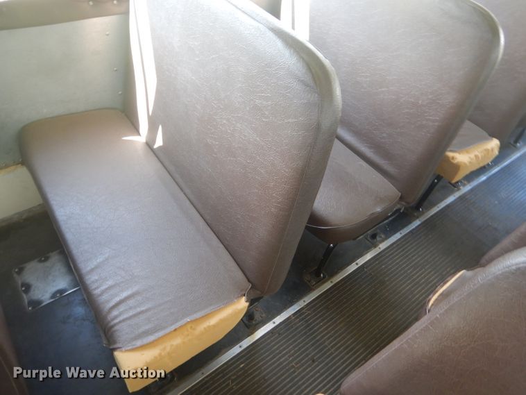 image for item DD4482 1995 International 3800 AmTran school bus