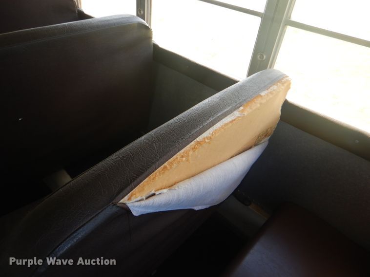 image for item DD4482 1995 International 3800 AmTran school bus