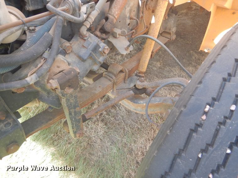 image for item DD4482 1995 International 3800 AmTran school bus