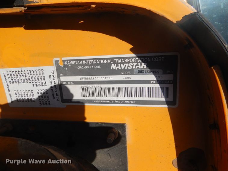 image for item DD4482 1995 International 3800 AmTran school bus