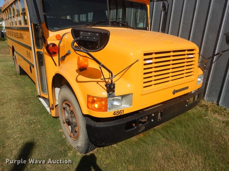 image for item DD4482 1995 International 3800 AmTran school bus