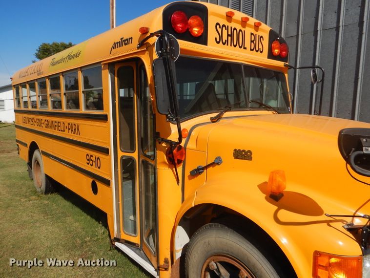 image for item DD4482 1995 International 3800 AmTran school bus