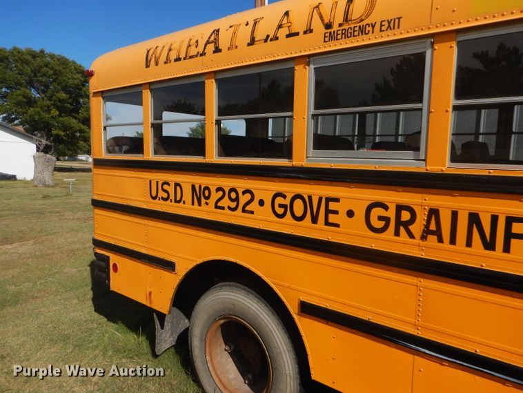 image for item DD4482 1995 International 3800 AmTran school bus