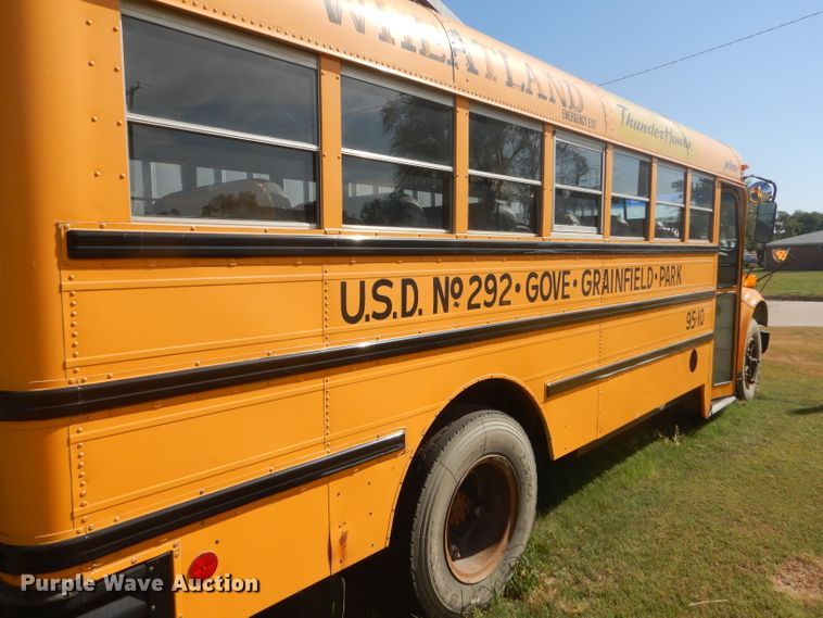 image for item DD4482 1995 International 3800 AmTran school bus