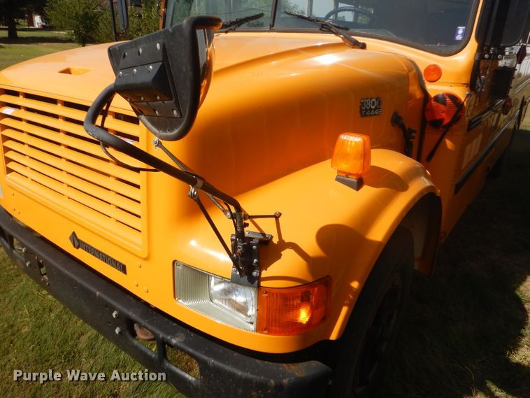 image for item DD4482 1995 International 3800 AmTran school bus