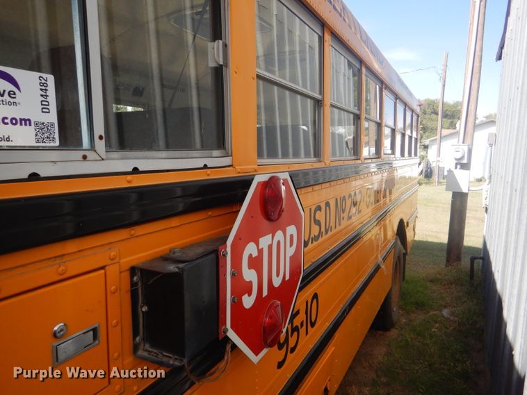 image for item DD4482 1995 International 3800 AmTran school bus