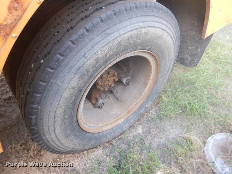 image for item DD4482 1995 International 3800 AmTran school bus