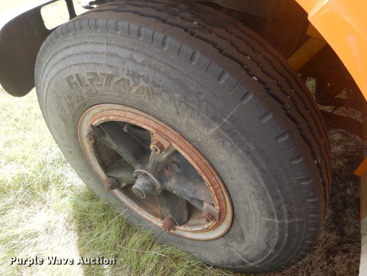 image for item DD4482 1995 International 3800 AmTran school bus