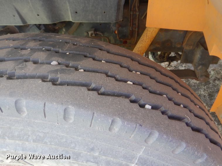 image for item DD4482 1995 International 3800 AmTran school bus