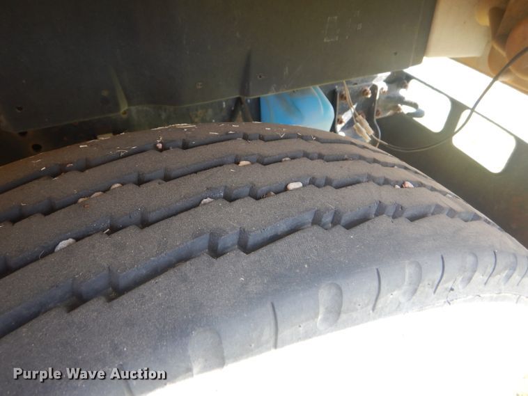 image for item DD4482 1995 International 3800 AmTran school bus