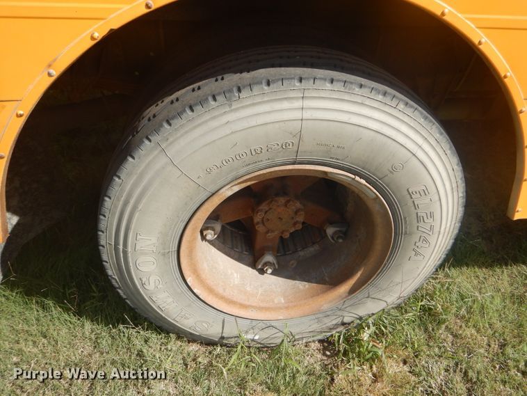 image for item DD4482 1995 International 3800 AmTran school bus