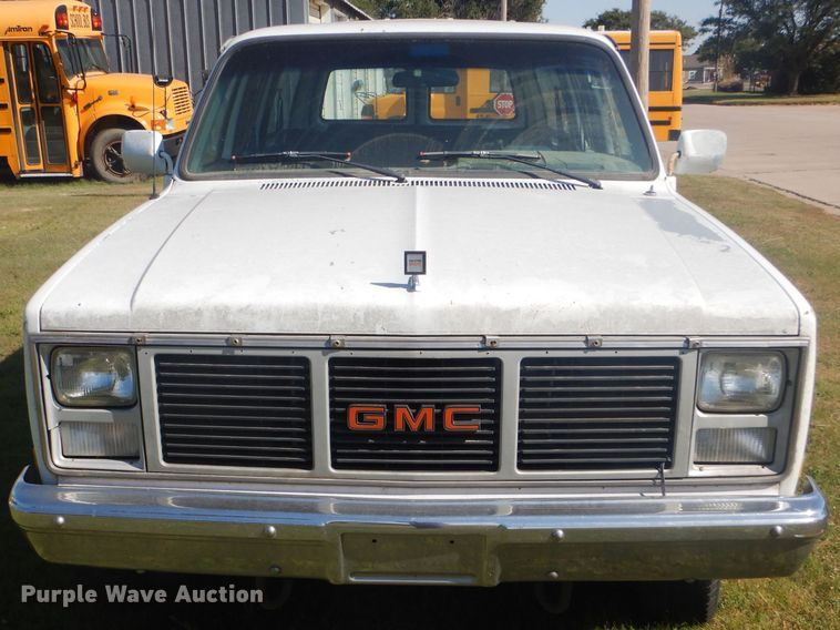 image for item DD4483 1988 GMC Suburban 2500 SUV