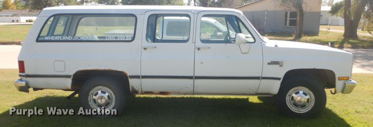 image for item DD4483 1988 GMC Suburban 2500 SUV