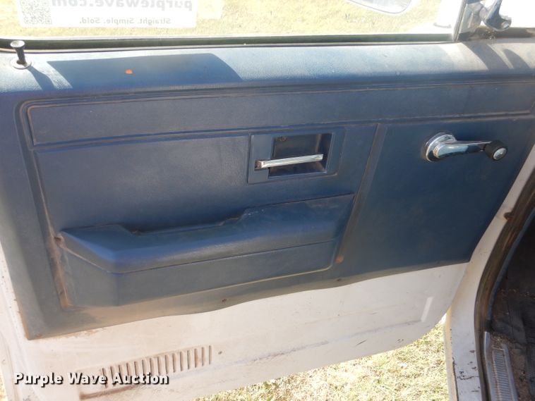 image for item DD4483 1988 GMC Suburban 2500 SUV
