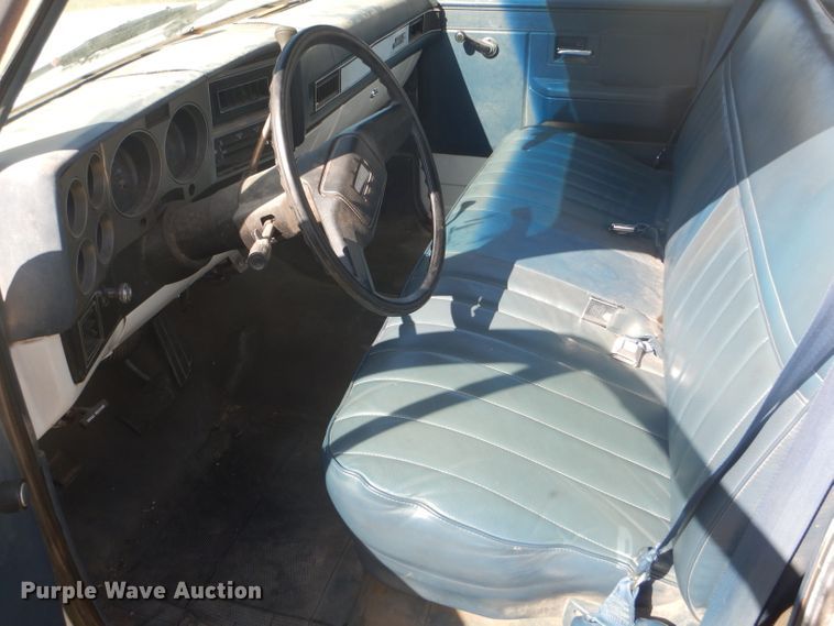 image for item DD4483 1988 GMC Suburban 2500 SUV