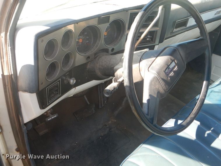 image for item DD4483 1988 GMC Suburban 2500 SUV