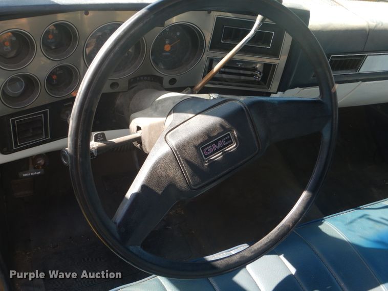 image for item DD4483 1988 GMC Suburban 2500 SUV