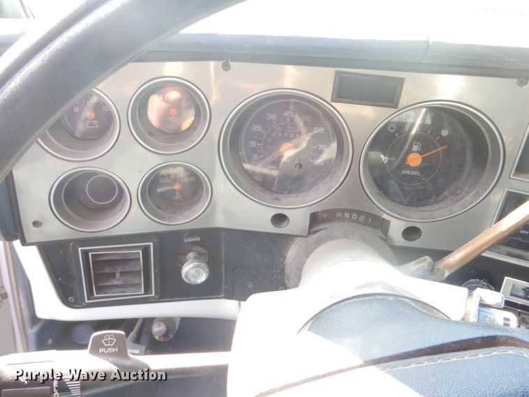 image for item DD4483 1988 GMC Suburban 2500 SUV