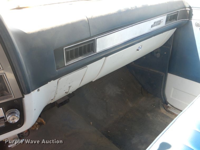 image for item DD4483 1988 GMC Suburban 2500 SUV