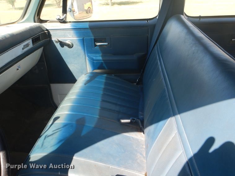 image for item DD4483 1988 GMC Suburban 2500 SUV