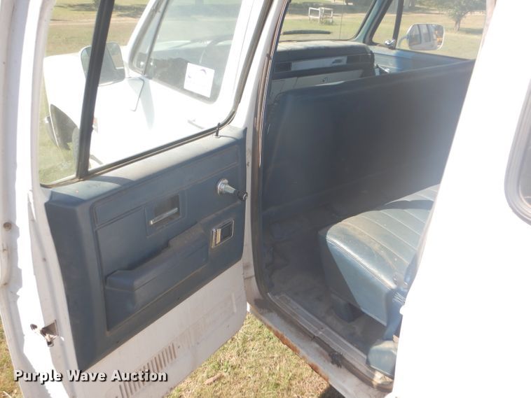 image for item DD4483 1988 GMC Suburban 2500 SUV