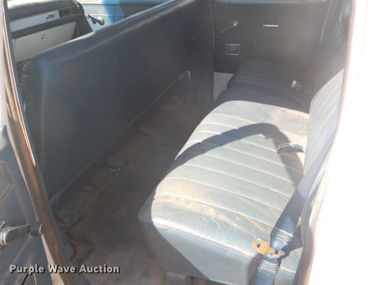 image for item DD4483 1988 GMC Suburban 2500 SUV