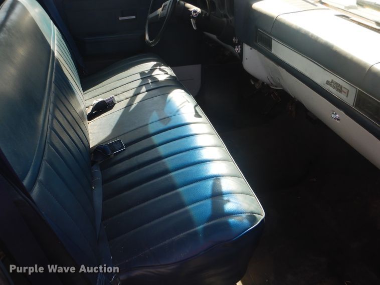 image for item DD4483 1988 GMC Suburban 2500 SUV