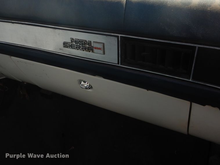 image for item DD4483 1988 GMC Suburban 2500 SUV