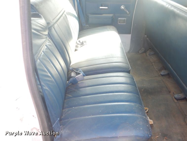 image for item DD4483 1988 GMC Suburban 2500 SUV