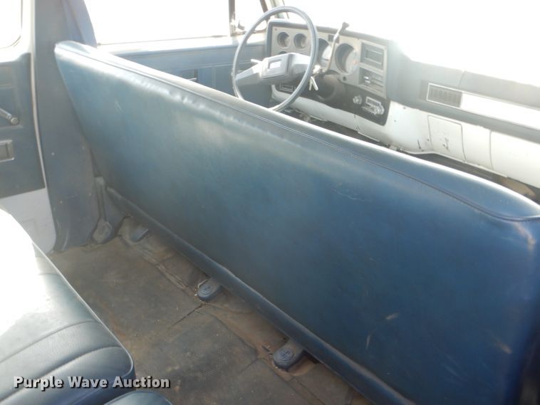 image for item DD4483 1988 GMC Suburban 2500 SUV