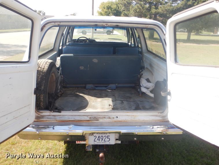 image for item DD4483 1988 GMC Suburban 2500 SUV