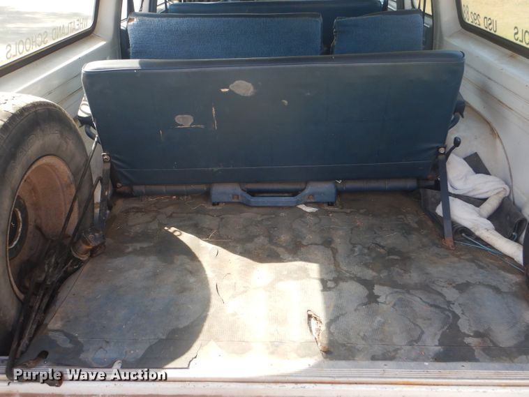 image for item DD4483 1988 GMC Suburban 2500 SUV