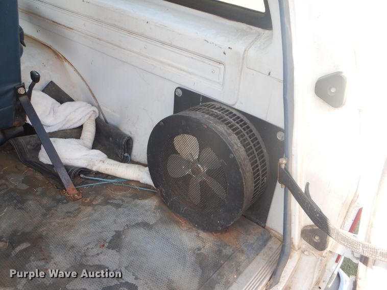 image for item DD4483 1988 GMC Suburban 2500 SUV