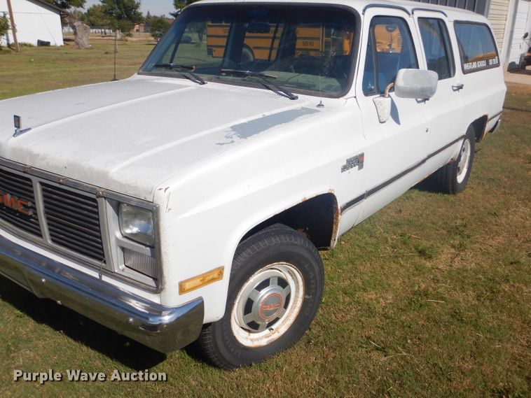 image for item DD4483 1988 GMC Suburban 2500 SUV