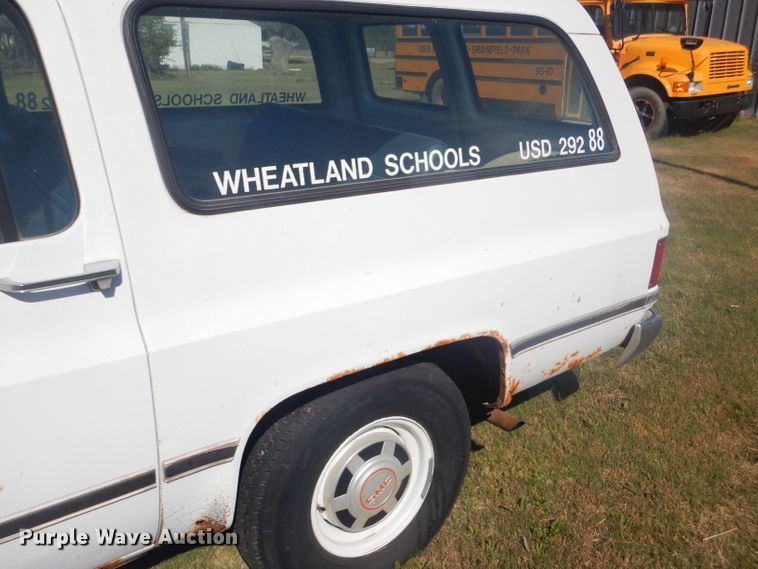 image for item DD4483 1988 GMC Suburban 2500 SUV